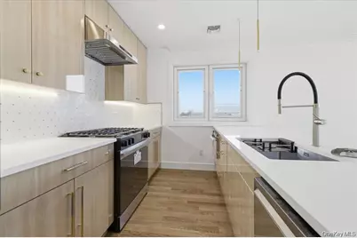 550 E Harrison Street, Long Beach, NY 11561 - Photo 9
