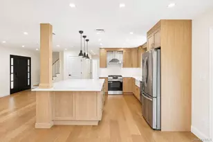 25 Crater Lake Dr, Coram, NY 11727 - Photo 19