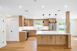 25 Crater Lake Dr, Coram, NY 11727 - Photo 15