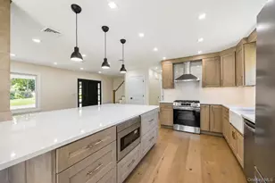 25 Crater Lake Dr, Coram, NY 11727 - Photo 21