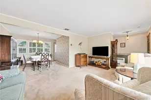 23 Roy Ave, West Islip, NY 11795 - Photo 5