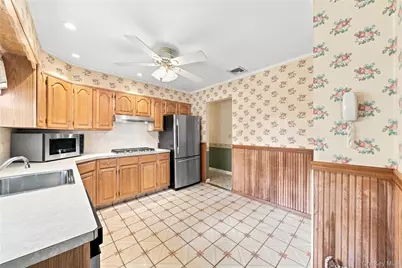 23 Roy Avenue, West Islip, NY 11795 - Photo 9