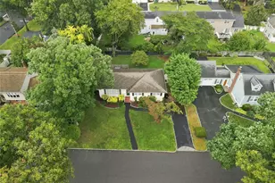 23 Roy Ave, West Islip, NY 11795 - Photo 21