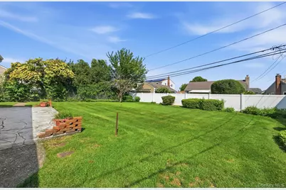 7 Crown Street, Hicksville, NY 11801 - Photo 25