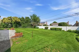 7 Crown St, Hicksville, NY 11801 - Photo 25