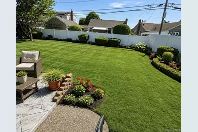 7 Crown Street, Hicksville, NY 11801 - Photo 27
