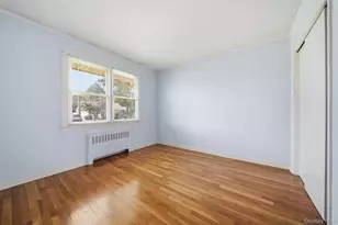 7 Crown St, Hicksville, NY 11801 - Photo 9