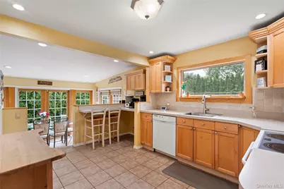 306 McCall Avenue, West Islip, NY 11795 - Photo 7