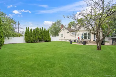 306 McCall Avenue, West Islip, NY 11795 - Photo 23