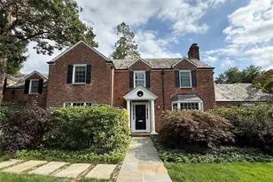 2 St Marks Pl, Cold Spring Harbor, NY 11724 - Photo 3