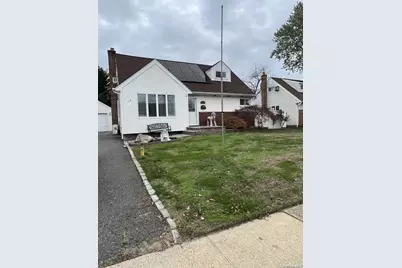 1227 Daffodil Lane, Wantagh, NY 11793 - Photo 1