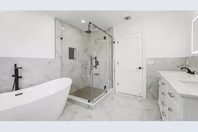 41 Chase Lane, Levittown, NY 11756 - Photo 19