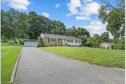 15 Robinson Avenue, Bedford Hills, NY 10507 - Photo 3