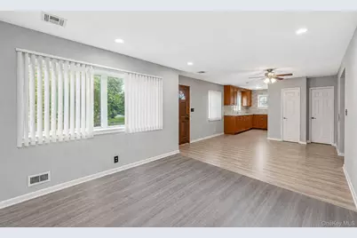 407 W Main Street, Babylon, NY 11702 - Photo 15