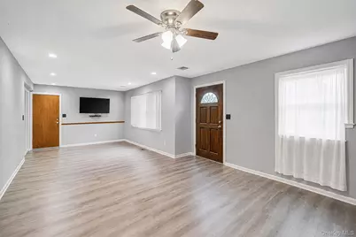 407 W Main Street, Babylon, NY 11702 - Photo 11