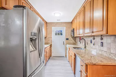 407 W Main Street, Babylon, NY 11702 - Photo 19