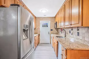 407 W Main St, Babylon, NY 11702 - Photo 19