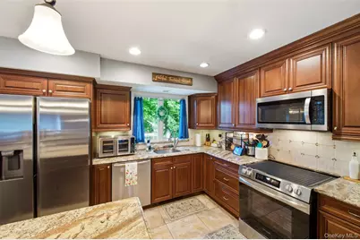 17 Jerome Street, Smithtown, NY 11787 - Photo 9