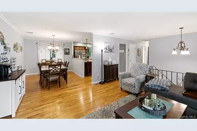 17 Jerome Street, Smithtown, NY 11787 - Photo 5