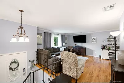 17 Jerome Street, Smithtown, NY 11787 - Photo 3