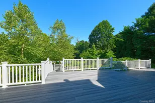 7 Saw Mill Ln, Cold Spring Harbor, NY 11724 - Photo 11
