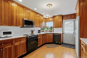 60 Livingston Ave, Valhalla, NY 10595 - Photo 9