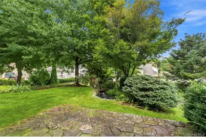 60 Livingston Avenue, Valhalla, NY 10595 - Photo 25