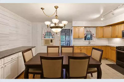 902 E 232nd Street, Bronx, NY 10466 - Photo 3