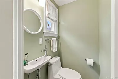 185 Crocus Avenue, Floral Park, NY 11001 - Photo 15