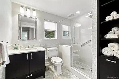 185 Crocus Avenue, Floral Park, NY 11001 - Photo 19