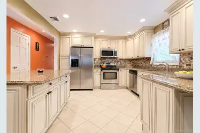 1028 Union Boulevard, Bay Shore, NY 11706 - Photo 5
