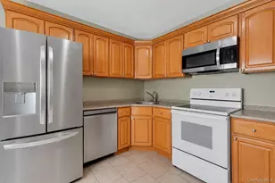 292 Roosevelt Ave, Freeport, NY 11520 - Photo 15