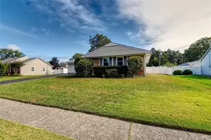 7 Tinder Ln, Lake Grove, NY 11755 - Photo 3
