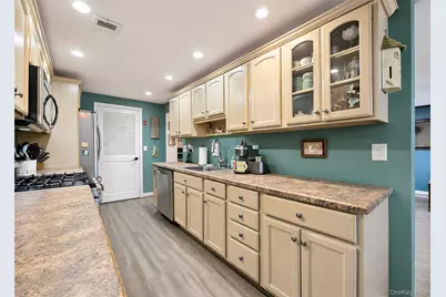 99 Skyline Drive, Coram, NY 11727 - Photo 9