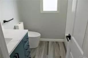240 Lincoln Ave, Island Park, NY 11558 - Photo 15