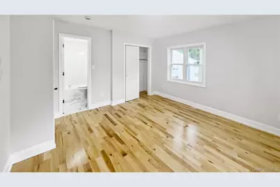 1180 Woodfield Road, Rockville Centre, NY 11570 - Photo 31