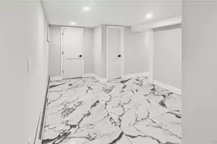 1180 Woodfield Rd, Rockville Centre, NY 11570 - Photo 49