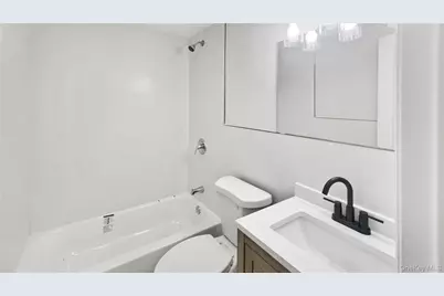 1180 Woodfield Road, Rockville Centre, NY 11570 - Photo 33