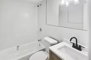1180 Woodfield Rd, Rockville Centre, NY 11570 - Photo 33
