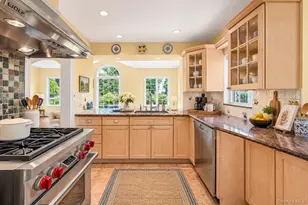 7 Highmeadow Rd, Manhasset, NY 11030 - Photo 11