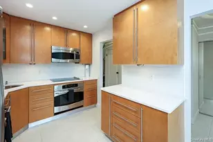 11 Stanford Ct, Wantagh, NY 11793 - Photo 7