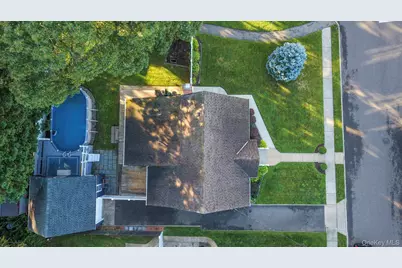 2297 Girard Place, Merrick, NY 11566 - Photo 3