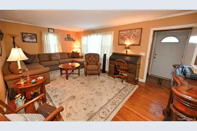 2297 Girard Place, Merrick, NY 11566 - Photo 11