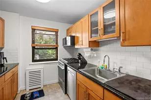 2 E Mill Dr, Great Neck, NY 11021 - Photo 5