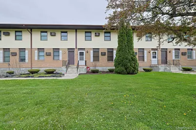 204 Parr Meadow Drive #2D, Newburgh, NY 12550 - Photo 3