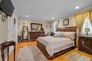 936 Stratford Ct, Westbury, NY 11590 - Photo 11
