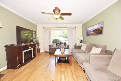 90 Cornell Drive, Smithtown, NY 11787 - Photo 3