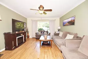 90 Cornell Dr, Smithtown, NY 11787 - Photo 3