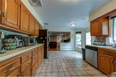 37 Buckingham Drive, Dix Hills, NY 11746 - Photo 9