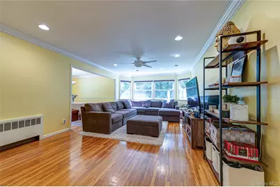 37 Buckingham Drive, Dix Hills, NY 11746 - Photo 5
